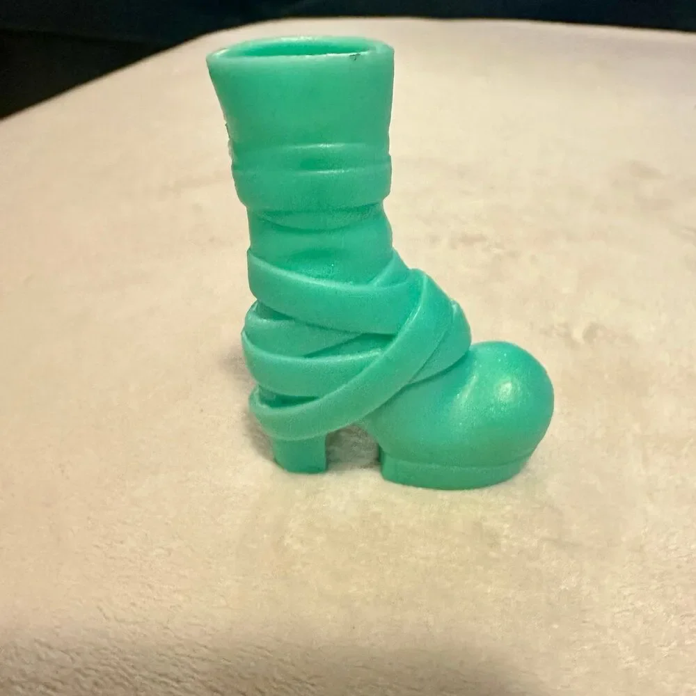 BRATZ Doll Snowkissed Jade Single Shoe